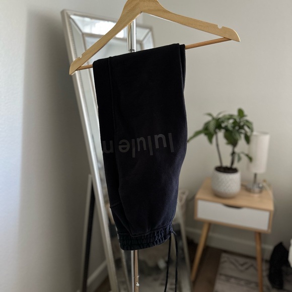 Lululemon Athletica Loungeful High-Rise Joggers - Picture 2 of 7